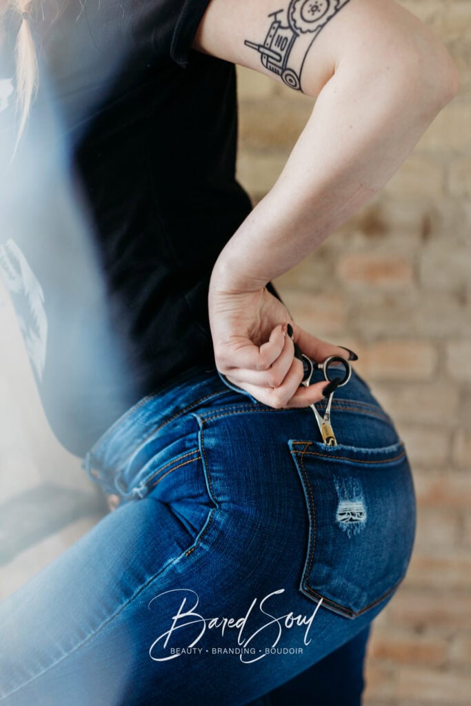 A person inserting a keyring into the back pocket of their jeans.
